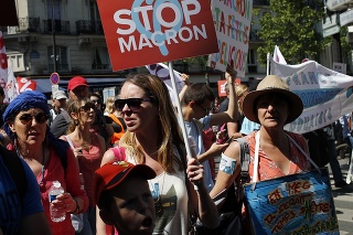 V Paríži protestovali proti prezidentovi Macronovi. 