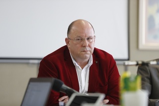 Šéf RTVS Jaroslav Rezník (51) na zasadnutí Rady RTVS musel vysvetľovať dôvody svojho prekvapujúceho rozhodnutia.