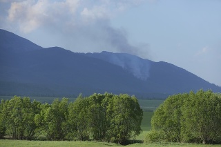 Lesný požiar v masíve Stežky na rozhraní Vysokých a Belianskych Tatier.