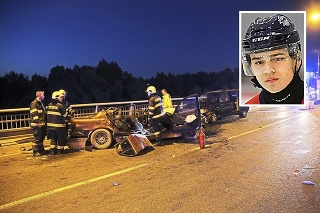 Hokejista Jakub Lacka (20) vyviazol bez zranení.