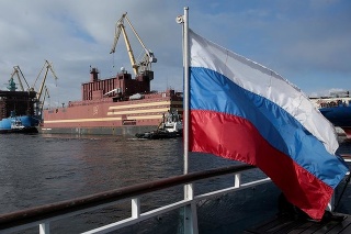 Ruská plávajúca jadrová elektráreň sa stretla s kritikou.