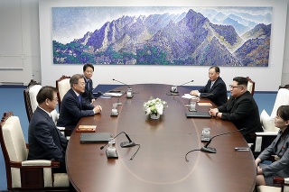 Rokovaní sa po boku Kim Čong-una zúčastnila aj jeho sestra Kim Jo-čong.