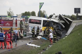 Tragická dopravná nehoda na rýchlostnej ceste R1 v smere z Banskej Bystrice do Zvolena.