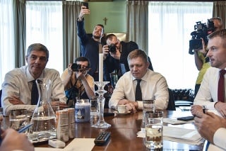 Béla Bugár, Robert Fico a Peter Pellegrini počas rokovania Koaličnej rady.