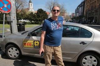 Taxikár Jaroslav (57) je spokojný s tým, že súd Uberu zakázal  jazdiť, toto riešenie však podľa neho nie je dotiahnuté do konca.