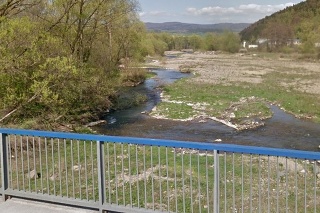Rieka Topľa je v niektorých častiach toku silne znečistená. 