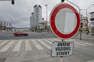Bajkalská ulica je jedna z dopravných tepien Bratislavy (ilustračné foto).
