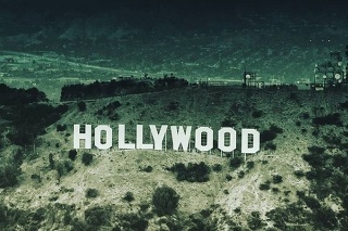 Hollywood je známy ikonickým nápisom na kopcoch. 