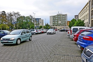 V centre Michaloviec ostáva naďalej bezplatné parkovanie