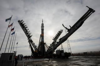 Z kozmodromu Bajkonur odštartovala kozmická loď Sojuz s 3-člennou americko-ruskou posádkou. 