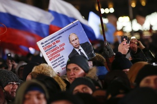 Vo voľbách zvíťazil úradujúci prezident Putin.