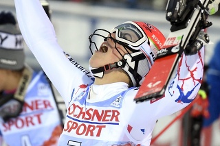 Slovenská lyžiarka Petra Vlhová oslavuje víťazstvo úvodného slalomu sezóny Svetového pohára.