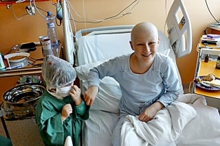2014: Kristínu po náročnej operácii prišla do nemocnice podporiť aj sestrička Ninka.