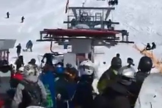 Ľuďom v lyžiarskom stredisku sa naskytol hrozný pohľad.