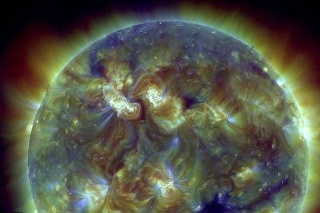 Nabité častice sa vytvorili na Slnku a mieria na Zem.