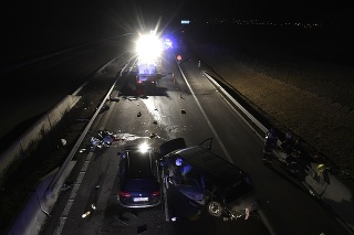 Tragédia sa stala na diaľnici D1 v katasri obce Beluša (okr. Púchov).