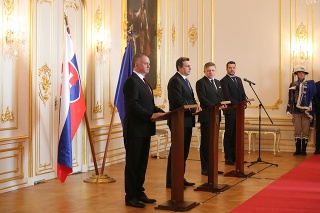 Zľava prezident Andrej Kiska, predseda parlamentu Andrej Danko a premiér Robert Fico pri spoločnom vyhlásení.