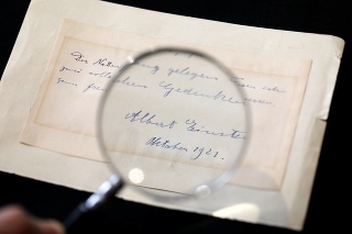 Odkaz od Alberta Einsteina vydražili v aukcii. 