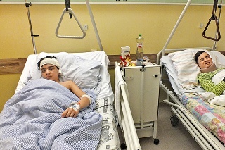 Bratranci Marek (14) a Samuel (13) ležia s poraneniami v bolestiach v nemocnici.
