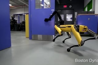 Robot, ktorý vám otvorí dvere: Pozrite si najnovšiu technológiu od firmy Boston Dynamics!