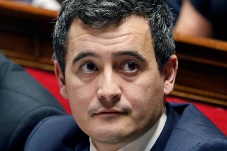 Francúzsky minister má na krku už druhé obvinenie so sexuálnym podtónom.