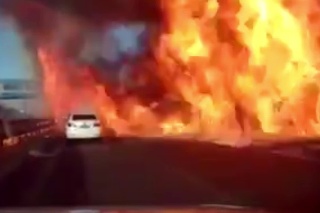 Totálne peklo na diaľnici: Po havárii tankeru s plynom vodič takmer uhorel!