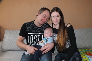 Marta (28) s takmer 4-mesačným Števkom a jej novou láskou Štefanom (29).
