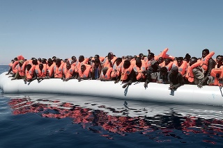 V Stredozemnom mori zachránili migrantov.