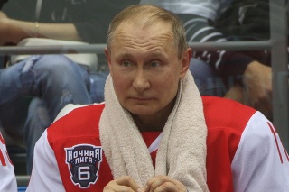 Putin hrá hokej rád.