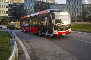 V Bratislave začnú jazdiť prvé elektrobusy.