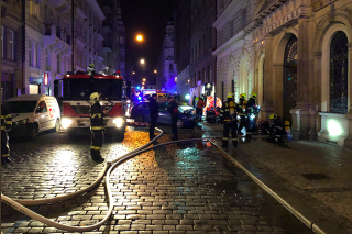 Hotel v Prahe zachvátili plamene.