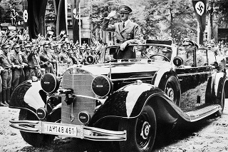 Hitler používal auto v orkoch 1939 - 1941.