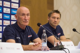 Na snímkach nový tréner slovenskej hokejovej reprezentácie Craig Ramsay a asistent trénera Vladimír Országh.