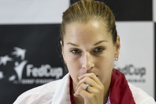 Slovenská tenistka Dominika Cibulková s dlahou na pravej ruke. Proti Holandsku bude chýbať.