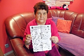 Dôchodkyňa Valina (68) s dokladmi po návšteve urgentu.