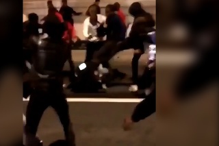 Šialená silvestrovská oslava vo Francúzsku: Dav bez ľútosti zmlátil policajtov!
