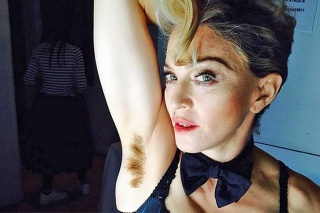 Kráľovná popu Madonna rada šokuje.