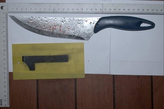 Podľa polícia starší brat týmto nožom bodol mladšoehp do brucha. 