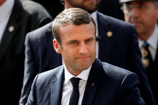 Francúzsky prezident čelí kritike.