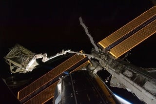Dôležitou úlohou misie Discovery bolo ukončenie inštalácie posledného štvrtého páru solárnych panelov ISS