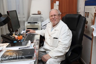 Neurológ srdcom aj dušou: Profesor Traubner  pracuje aj napriek dôchodkovému veku.