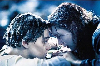 Film Titanic Jamesa Camerona z roku 1997 sa stal jedným z najúspešnejších v dejinách kinematografie.