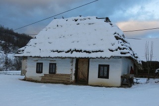 Tento dom v Novej Sedlici je skutočnou raritou. Turisti sa na neho pýtajú už pri vstupe do obce.