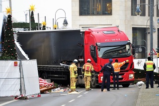 Kamiónom vrazil do davu ľudí na berlínskych trhoch 19. decembra 2016.