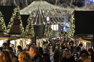 Zvýšené bezpečnostné opatrenia prijali aj počas vianočných trhov v nemeckých mestách.