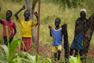 Deti v africkom utečeneckom tábore.