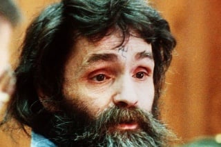 Viacnásobný vrah Charles Manson zomrel.