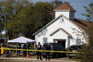 V Texase zabil ozbrojený muž 26 ľudí.