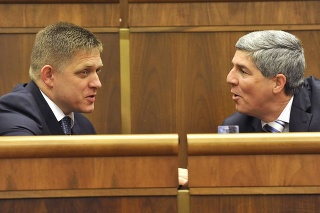 Robert Fico (Smer) a Béla Bugár (Most-Híd) v družnej debate. 