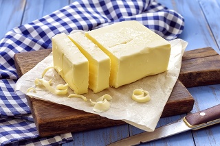Cena štvrtky slovenského masla sa prehupla cez 2,50 eura a začína atakovať hranicu troch eur.